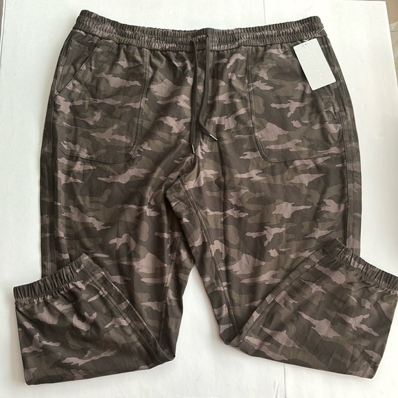 Athleta Camo Farallon Jogger Pants Women 26 Organic Cotton Breathable Fabric - Picture 1 of 8